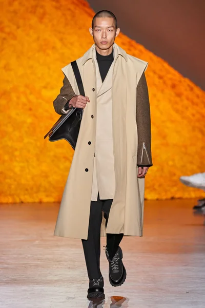 Look 30